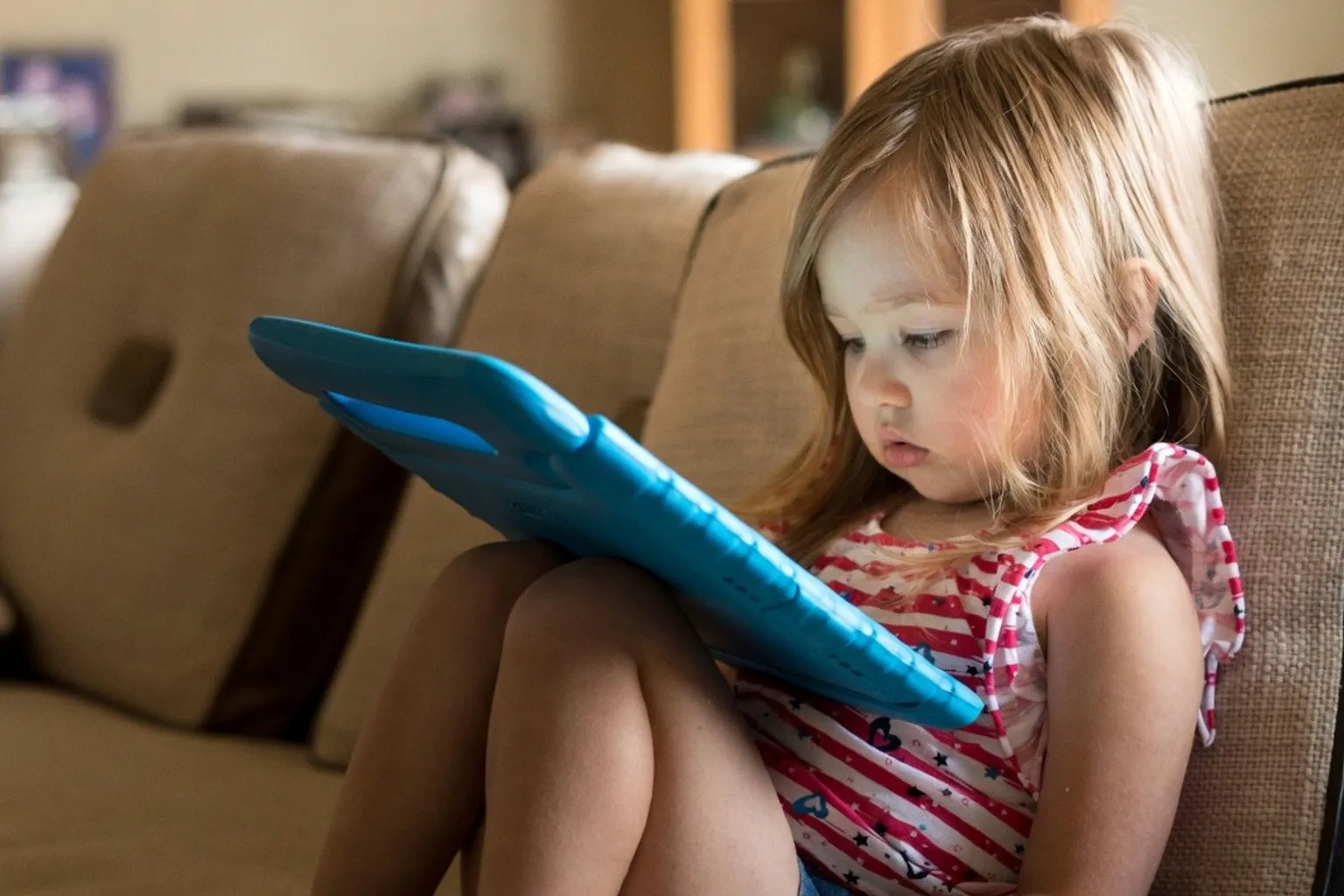 How Media-Based Soothing Shapes Early Childhood Cognitive Development
